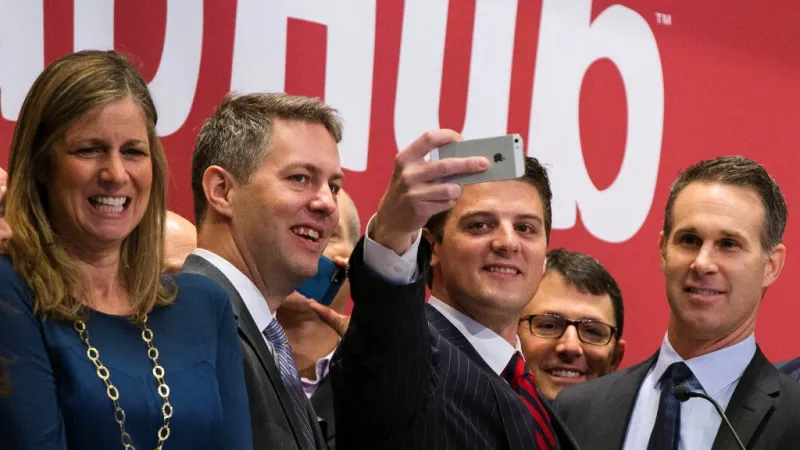 من كتاب «القادة الحقيقيين لا يتبعون أحدًا».. أعظم قصص نجاح لمشاريع ريادية