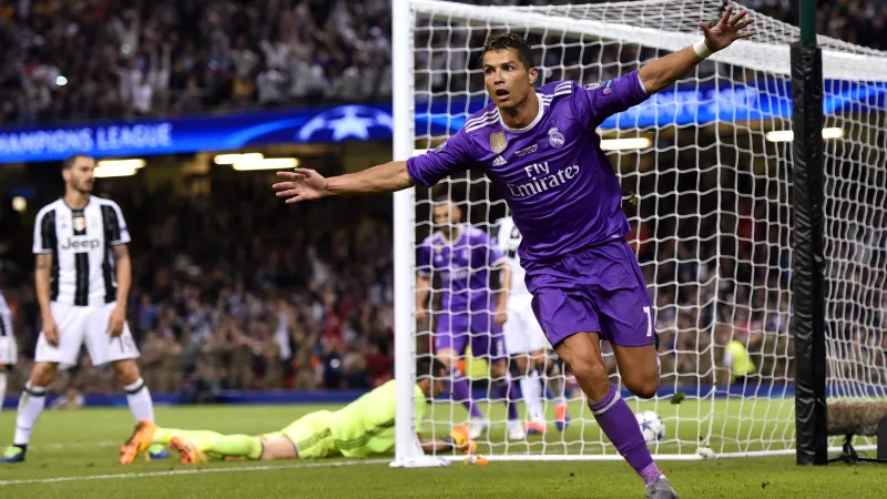 رونالدو يتعملق..ريال مدريد يسحق بوفون بثلاثية في عقر داره (فيديو)