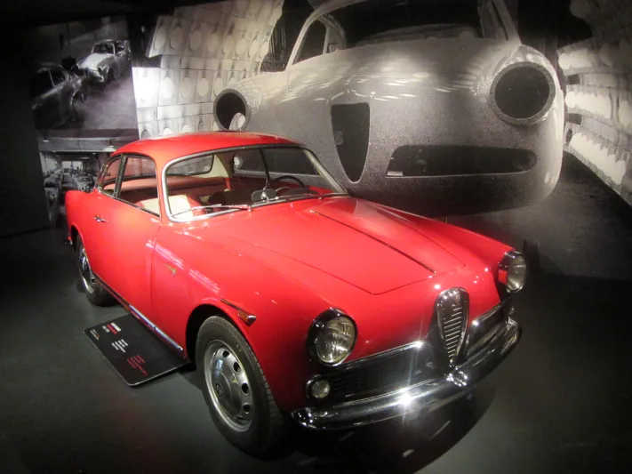 أروع السيارات الأنيقة داخل متحف «ألفاروميو» (فيديو)