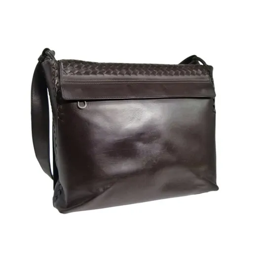 حقيبتك من «Bottega Veneta بختم مميز من أول حروف أسمك