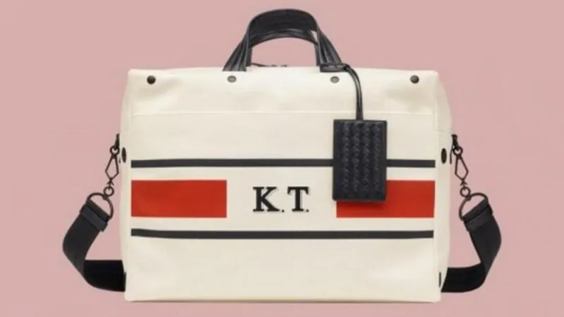 حقيبتك من «Bottega Veneta بختم مميز من أول حروف أسمك