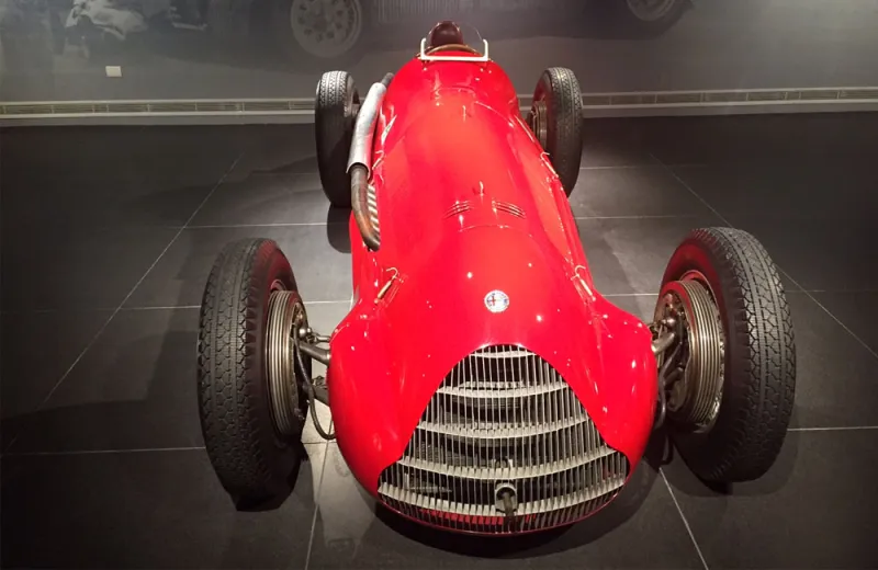 أروع السيارات الأنيقة داخل متحف «ألفاروميو» (فيديو)