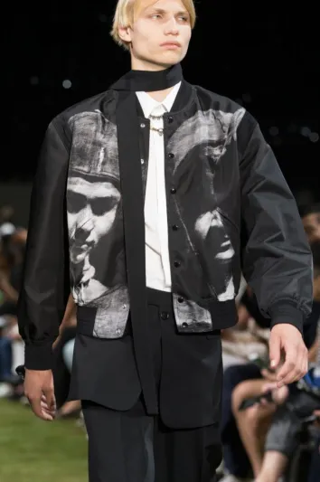 المزخرف يغزو الأزياء الرجالية هذا الربيع (صور)