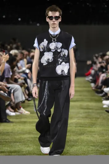 المزخرف يغزو الأزياء الرجالية هذا الربيع (صور)