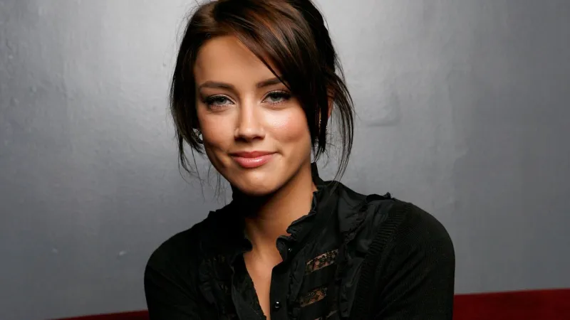 ممثلة أمريكية تنشر فيديو لها وهي تستمتع لأم كلثوم (فيديو) 