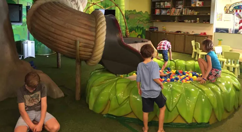 بلمسات من ديزني.. فندق مخصص للأطفال في سنغافورة (فيديو) 