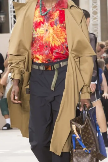 المزخرف يغزو الأزياء الرجالية هذا الربيع (صور)