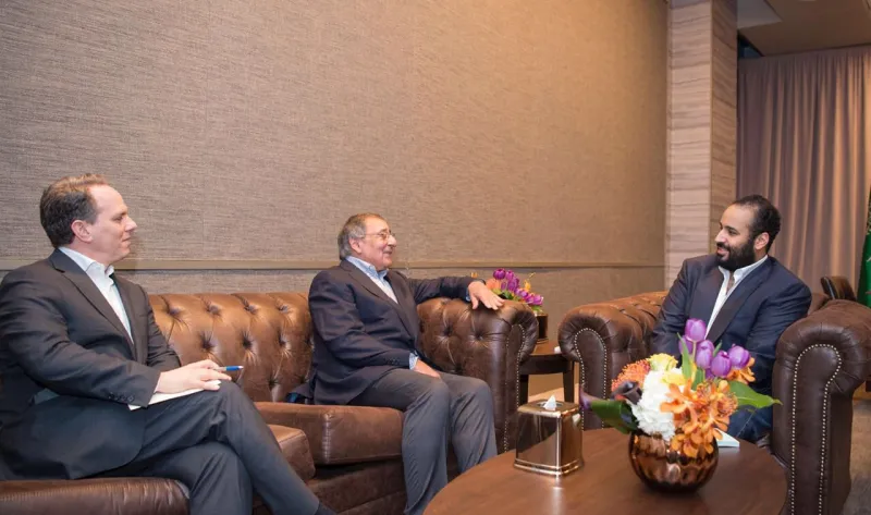 لماذا التقى ولي العهد بوزير الدفاع الأمريكية الأسبق ؟