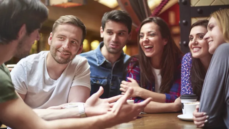 يمكنك أن تكون الأكثر إثارة للاهتمام في أي مكان وزمان.. إليك أسرار ذلك  