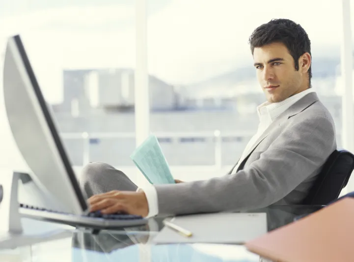 إذا كنت تستعمل حاسوب العمل فاحذر من هذه الأشياء