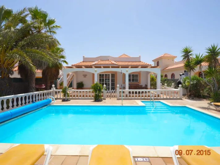 قصر المشاهير والأثرياء بـ24 مليون دولار (فيديو)