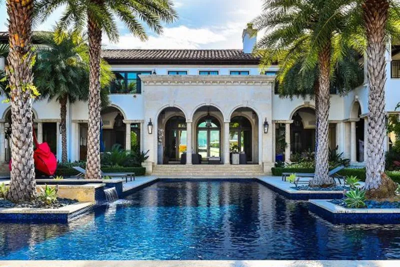 قصر المشاهير والأثرياء بـ24 مليون دولار (فيديو)