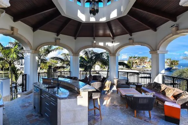 قصر المشاهير والأثرياء بـ24 مليون دولار (فيديو)