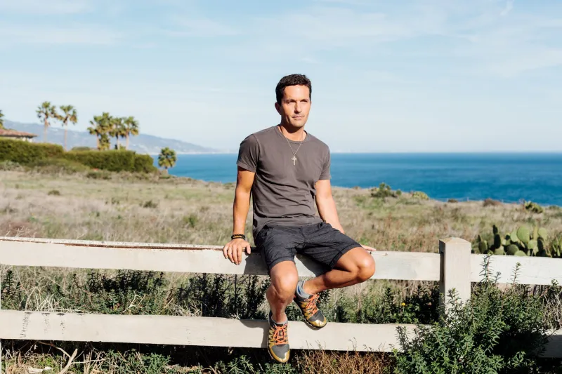 كيف استطاع  خليل رافاتي أن يتغلب على الفقر والإدمان وأن يصبح من أكبر مليونيرات العالم؟