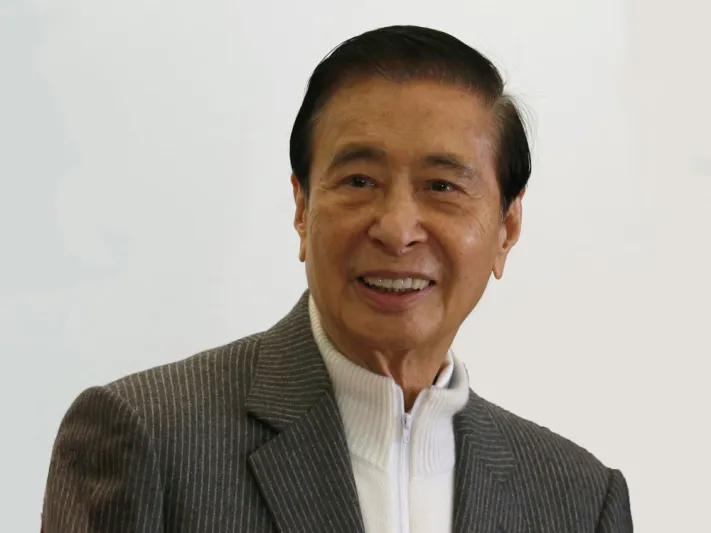 كم سنة إحتاج أثرى أثرياء العالم للإنتقال من الملايين الى البلايين؟ 