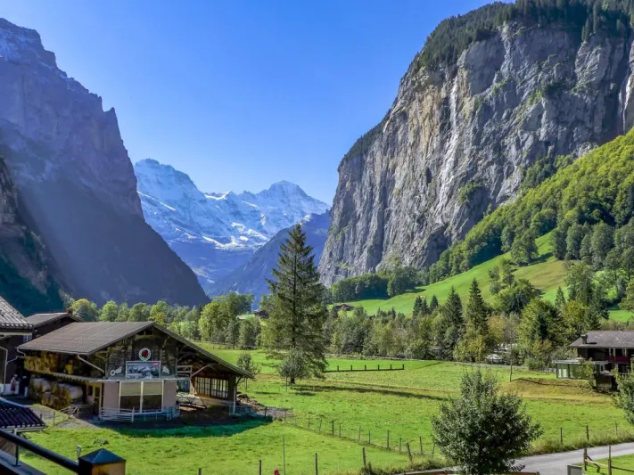 شلالات ستاوباخ.. تمتع بجو خيالي في إحدى عجائب الطبيعة المذهلة