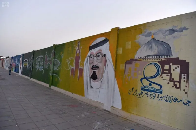 شاهد| كيف جسّد فنانو السعودية ملوكها على أطول جدارية بكورنيش الخبر ؟