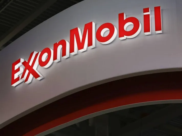 تعرف على المكافآت المالية التي حصل عليها رئيس إكسون موبيل في 2017