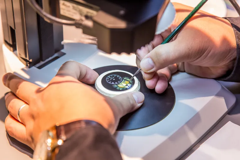 «جاكيه دروز Jaquet Droz» تفتتح متجرها الأول في دبي