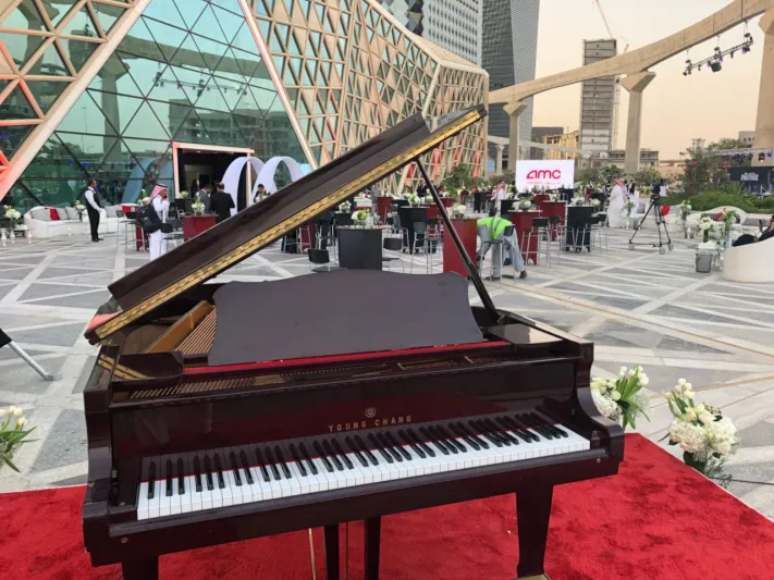 "الرجل" يرصد مشاهد حضور جماهيري لأول عرض سينمائي في السعودية 