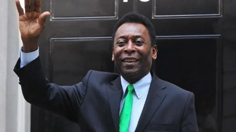 نجوم الساحرة المستديرة من المستطيل الأخضر لعالم البيزنس