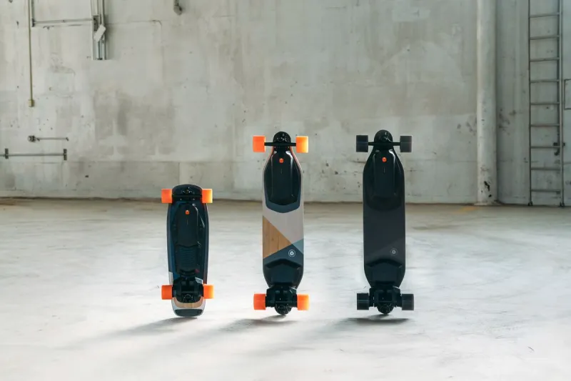 «Boosted» لوح تزلج فاخر يعمل بالطاقة الكهربائية (فيديو)