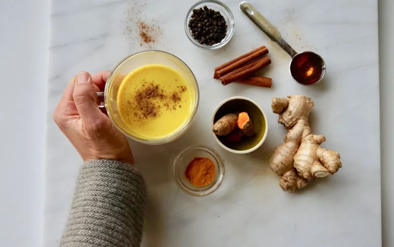 ماذا تعرف عن الحليب الذهبي.. وما أبرز فوائده المذهلة ؟