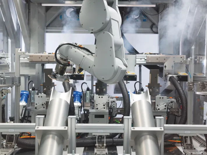 شاهد| Daisy أحدث روبوتات آبل لإعادة تدوير هواتف آيفون