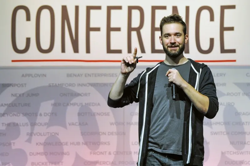 كيف تحول ألكسيس أوهانين من غسيل الأطباق لمؤسس شبكة تواصل اجتماعي يقصدها 300 مليون مستخدم شهريًا؟