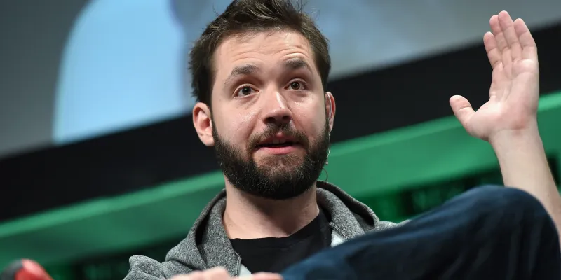 كيف تحول ألكسيس أوهانين من غسيل الأطباق لمؤسس شبكة تواصل اجتماعي يقصدها 300 مليون مستخدم شهريًا؟