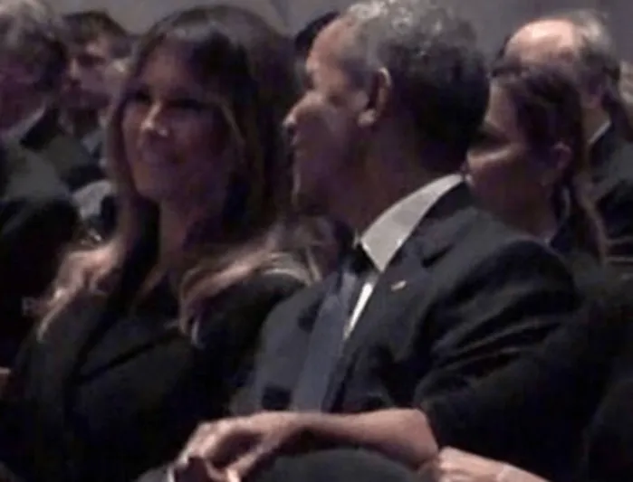 ماذا قالت ميلانيا ترامب لأوباما ليضحك في جنازة باربرا بوش؟