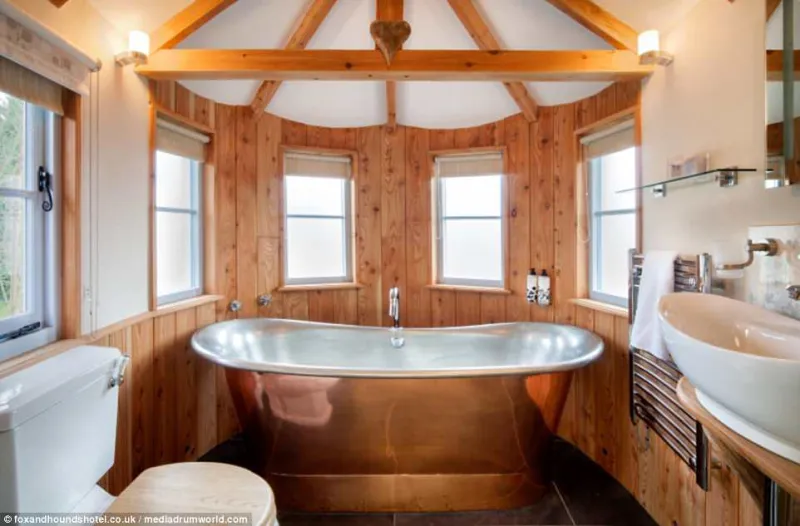 «Treetops Treehouse» أكبر منزل شجرة في العالم (فيديو)