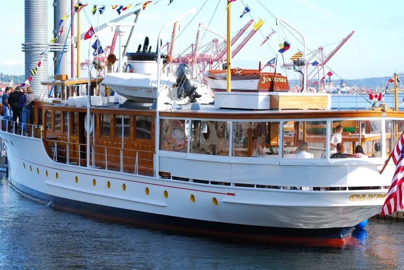 يخت «أوليمبوس».. لعشاق الفخامة الكلاسيكية (فيديو)