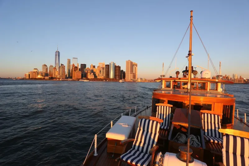 يخت «أوليمبوس».. لعشاق الفخامة الكلاسيكية (فيديو)