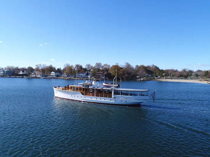 يخت «أوليمبوس».. لعشاق الفخامة الكلاسيكية (فيديو)