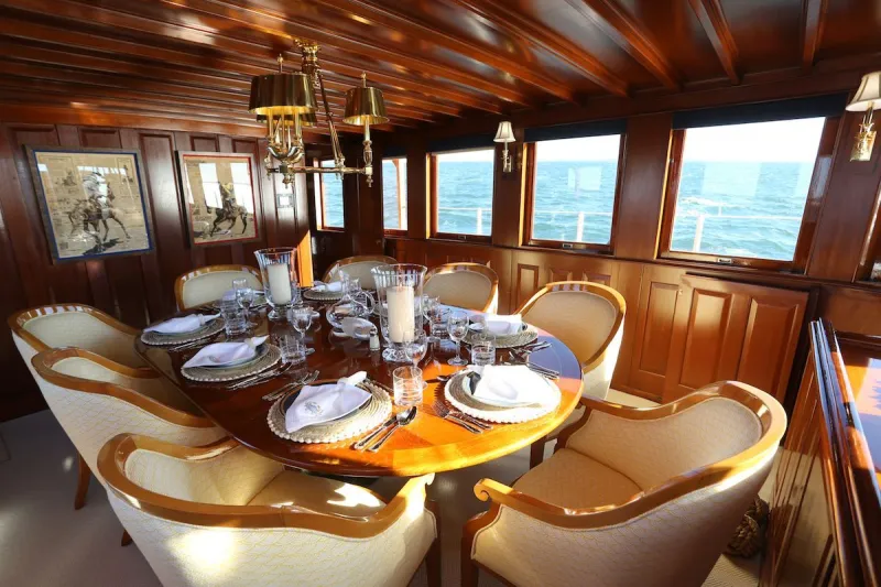 يخت «أوليمبوس».. لعشاق الفخامة الكلاسيكية (فيديو)