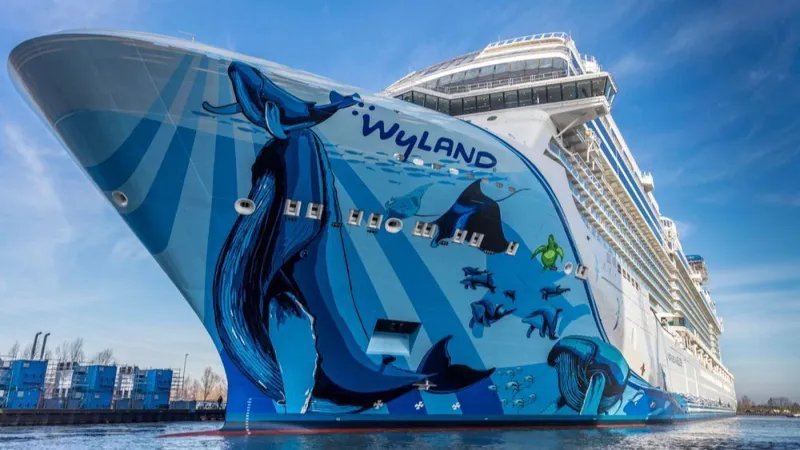 شاهد|Norwegian Bliss سفينة نرويجية فاخرة على متنها مضمار سباق سيارات كهربائية !