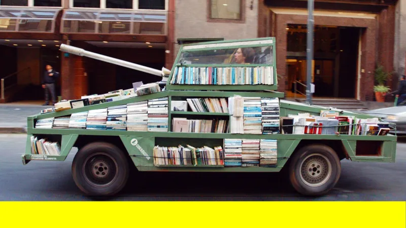 دبابة وصحن طائر وحمار وجمل.. أغرب 8 أشكال للمكتبات حول العالم