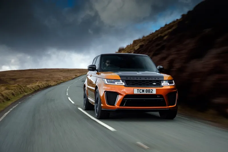 رينج روفر تطرح سيارتها الجديدة «إس في آر سبور».. رياضية بجسم رباعي