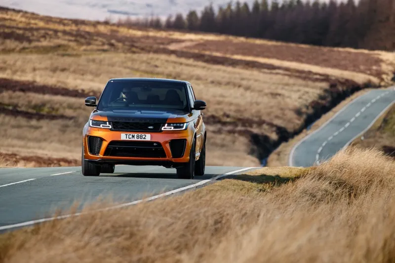 رينج روفر تطرح سيارتها الجديدة «إس في آر سبور».. رياضية بجسم رباعي