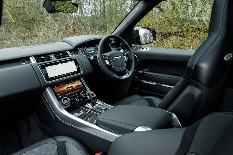 رينج روفر تطرح سيارتها الجديدة «إس في آر سبور».. رياضية بجسم رباعي