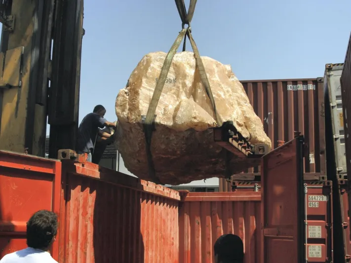 فقط في دبي ..حوض استحمام بمليون دولار !