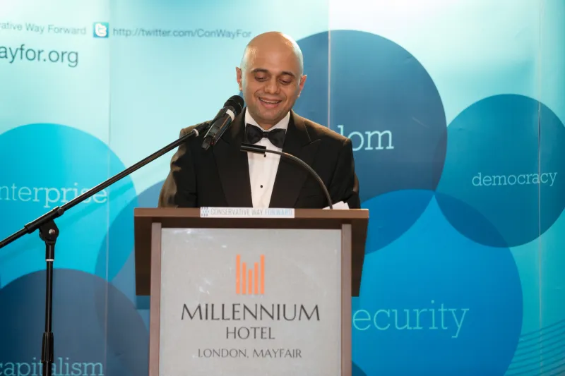 «ساجد جاويد».. ما لا تعرفه عن نجل السائق الذي أصبح أول وزير داخلية بريطاني مسلم (فيديو)