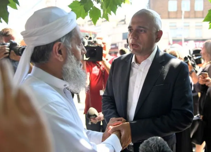 «ساجد جاويد».. ما لا تعرفه عن نجل السائق الذي أصبح أول وزير داخلية بريطاني مسلم (فيديو)