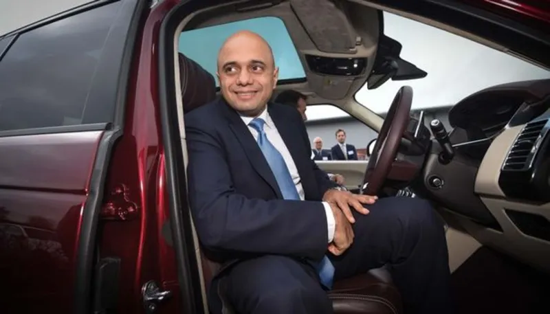 «ساجد جاويد».. ما لا تعرفه عن نجل السائق الذي أصبح أول وزير داخلية بريطاني مسلم (فيديو)