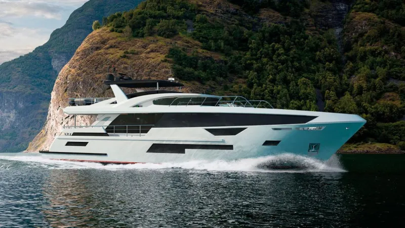 بقيمة 28 مليون دولار.. يخت «Bering B92» الفاخر (صور)