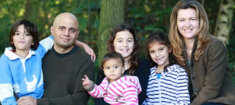 «ساجد جاويد».. ما لا تعرفه عن نجل السائق الذي أصبح أول وزير داخلية بريطاني مسلم (فيديو)