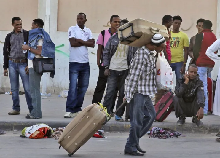 دخول 100 ألف سعودي جدد لسوق العمل وخروج 466 ألف وافد خلال العام 2017