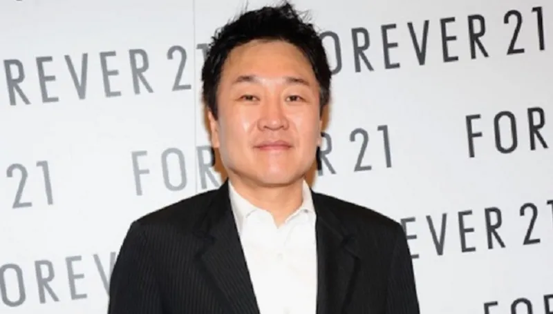 كيف تحول دو تشانج من حارس عقار لواحد من أكبر رجال الأعمال في العالم ؟