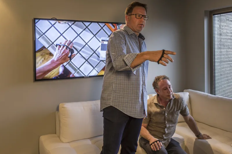 شاهد| Taps مستقبل الكتابة الإلكترونية يحول الأسطح للوحة مفاتيح